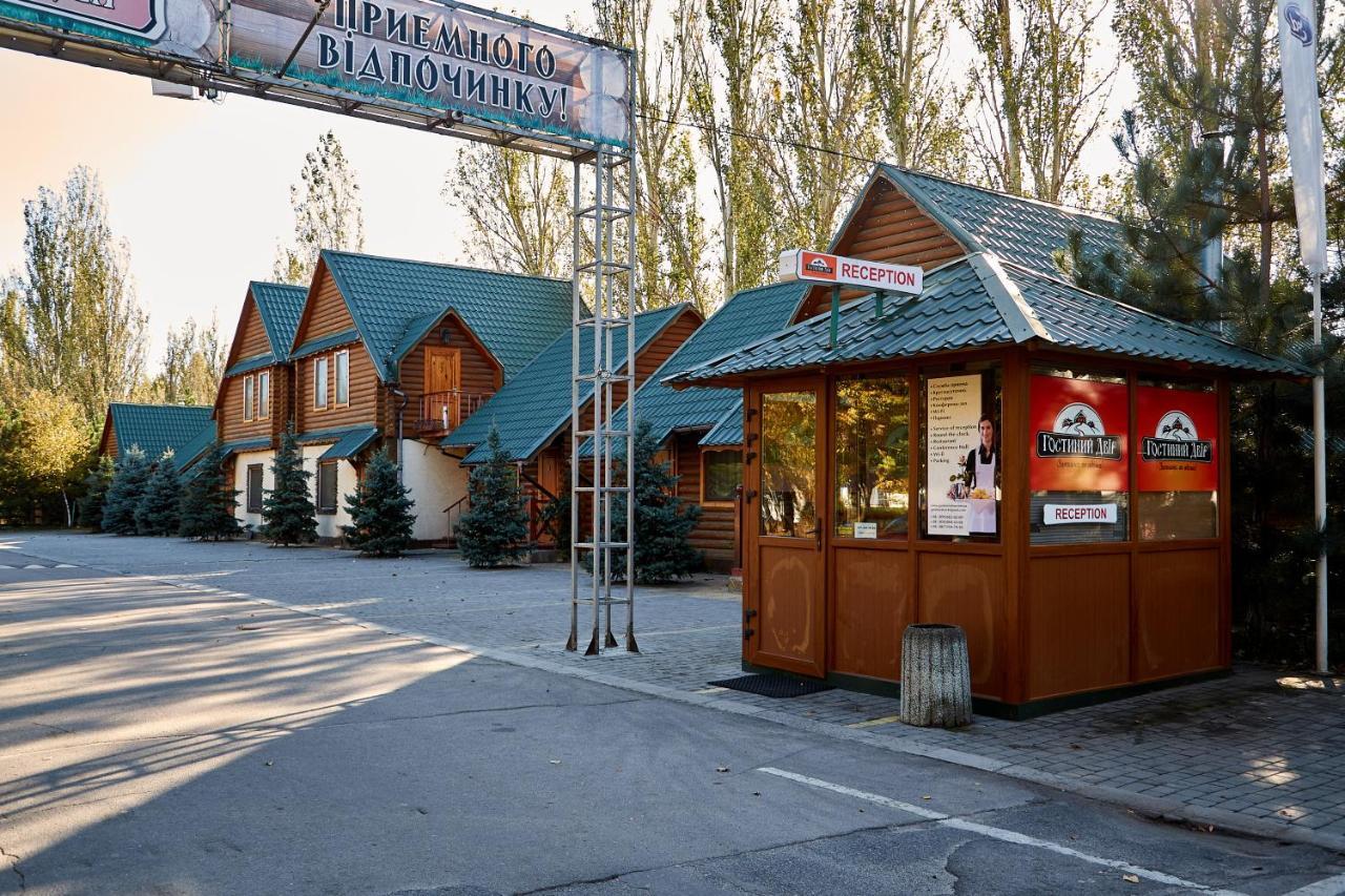 ホテル Gostiniy Dvor Non-Stop ヘルソン エクステリア 写真